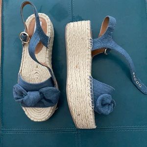 Like New - Platform denim sandals